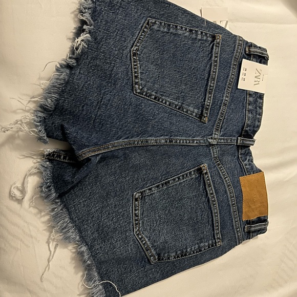 HIGH RISE DENIM SHORTS - Picture 5 of 5